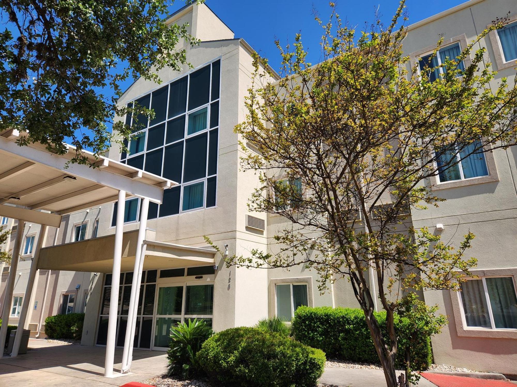 Baymont By Wyndham San Antonio Airport Hotel Bagian luar foto