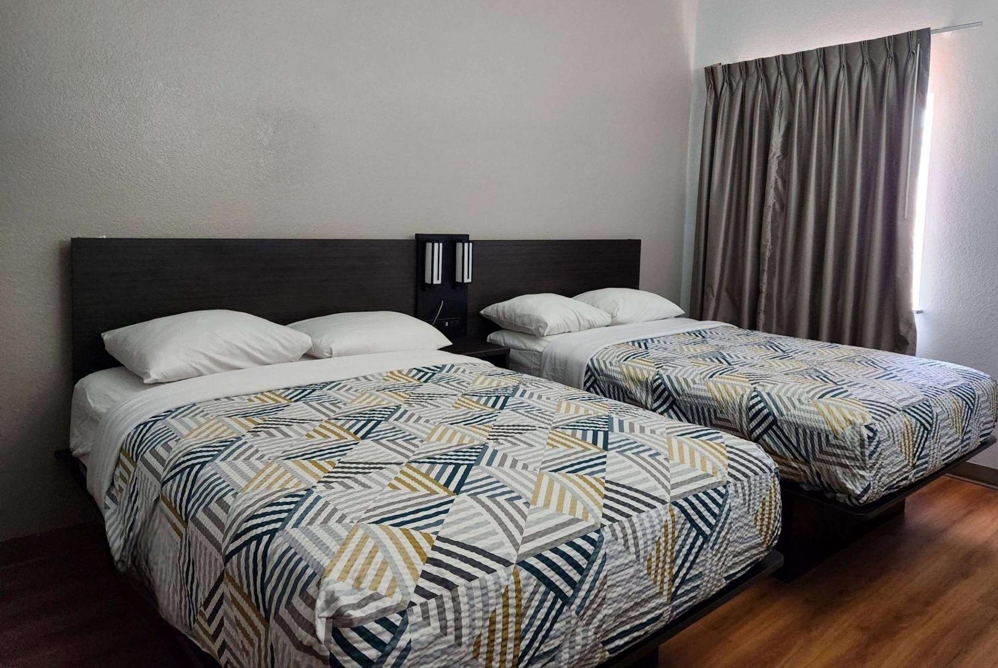 Baymont By Wyndham San Antonio Airport Hotel Bagian luar foto