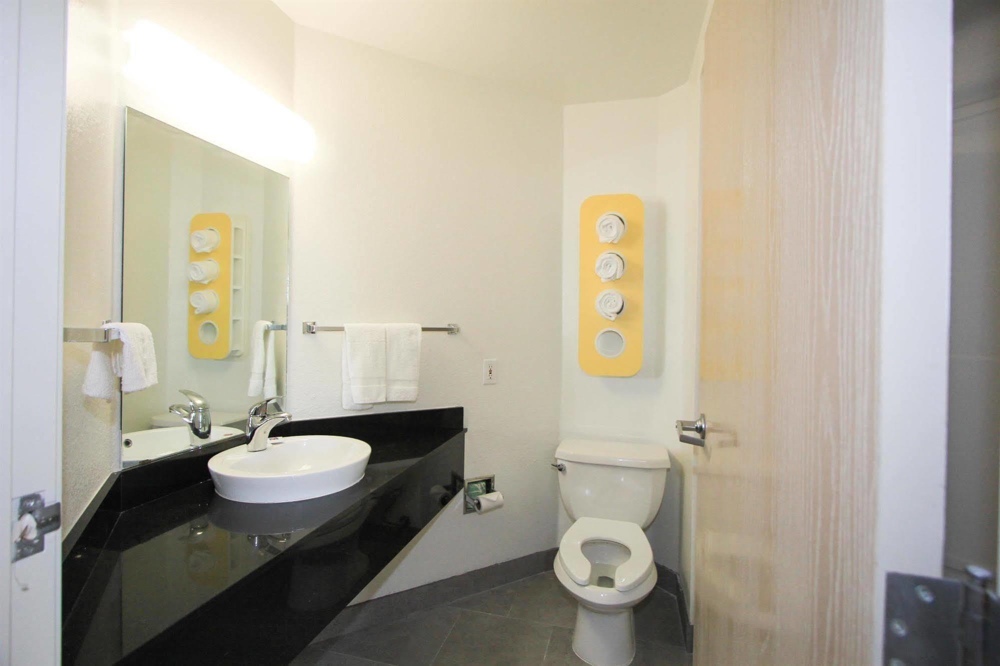Baymont By Wyndham San Antonio Airport Hotel Bagian luar foto