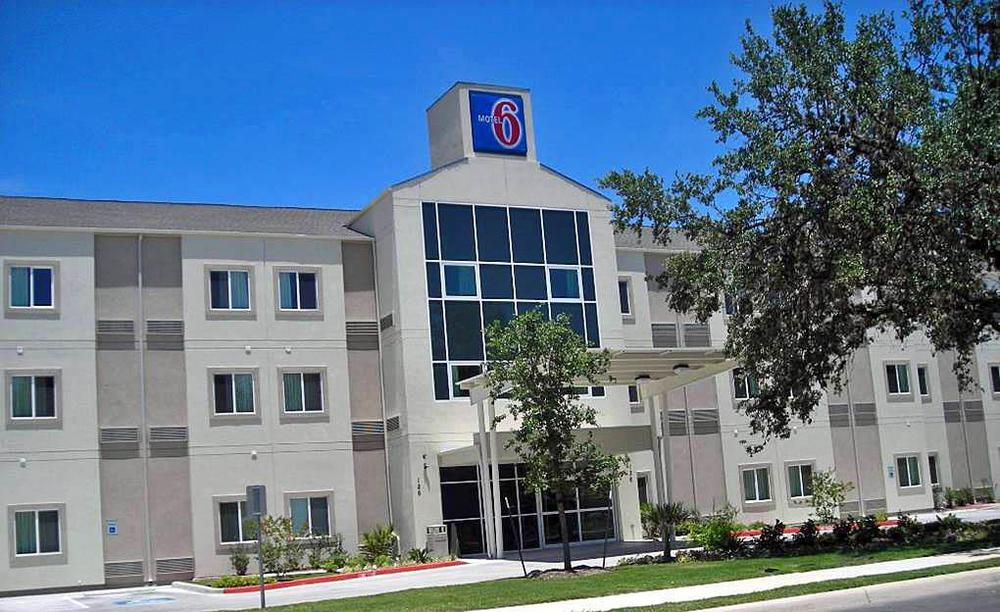 Baymont By Wyndham San Antonio Airport Hotel Bagian luar foto